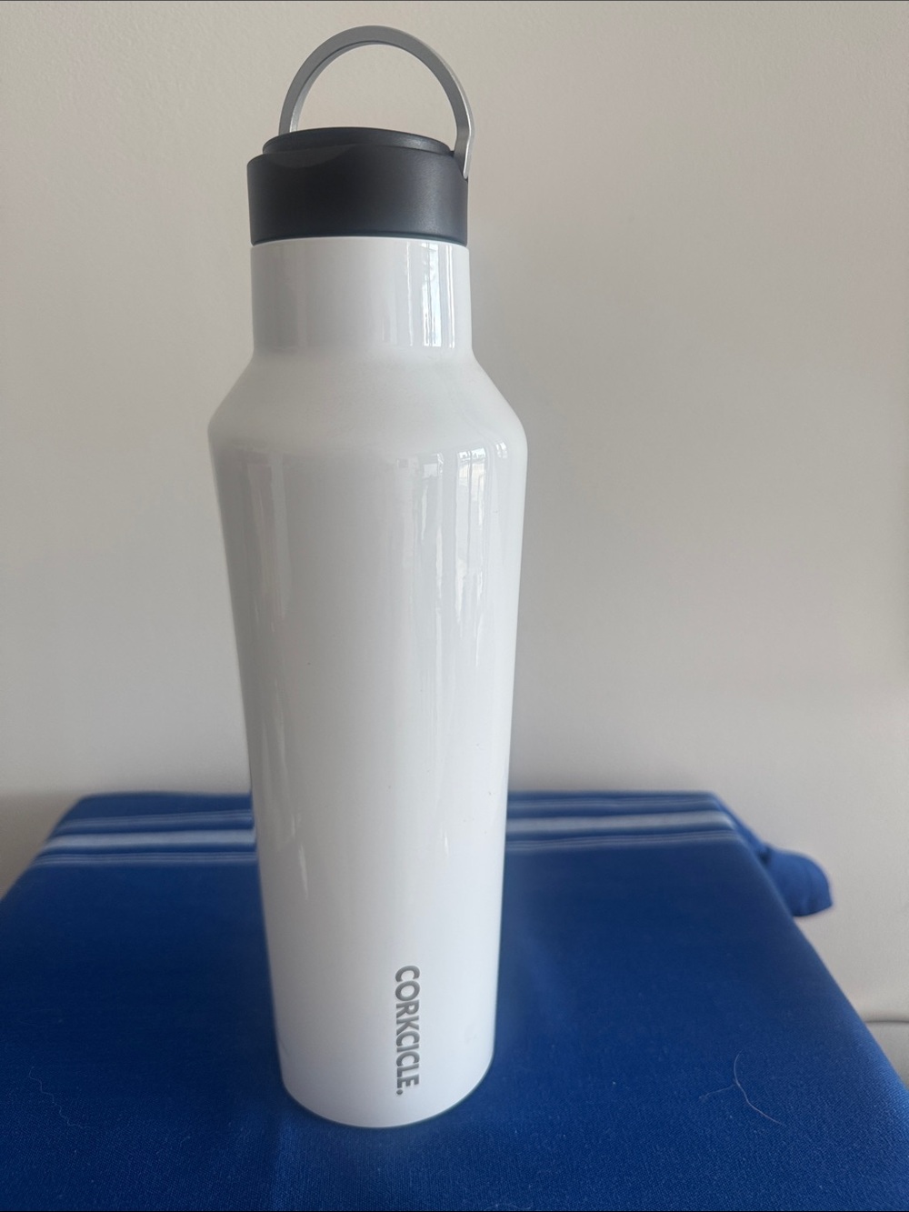 Corkcicle sport canteen 20 oz. 25 hours cold and 12 hours hot